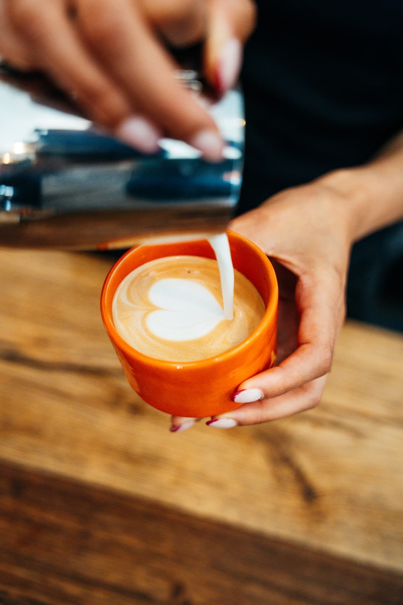 MATTEO ceramic cup with latte art in a warm orange tone