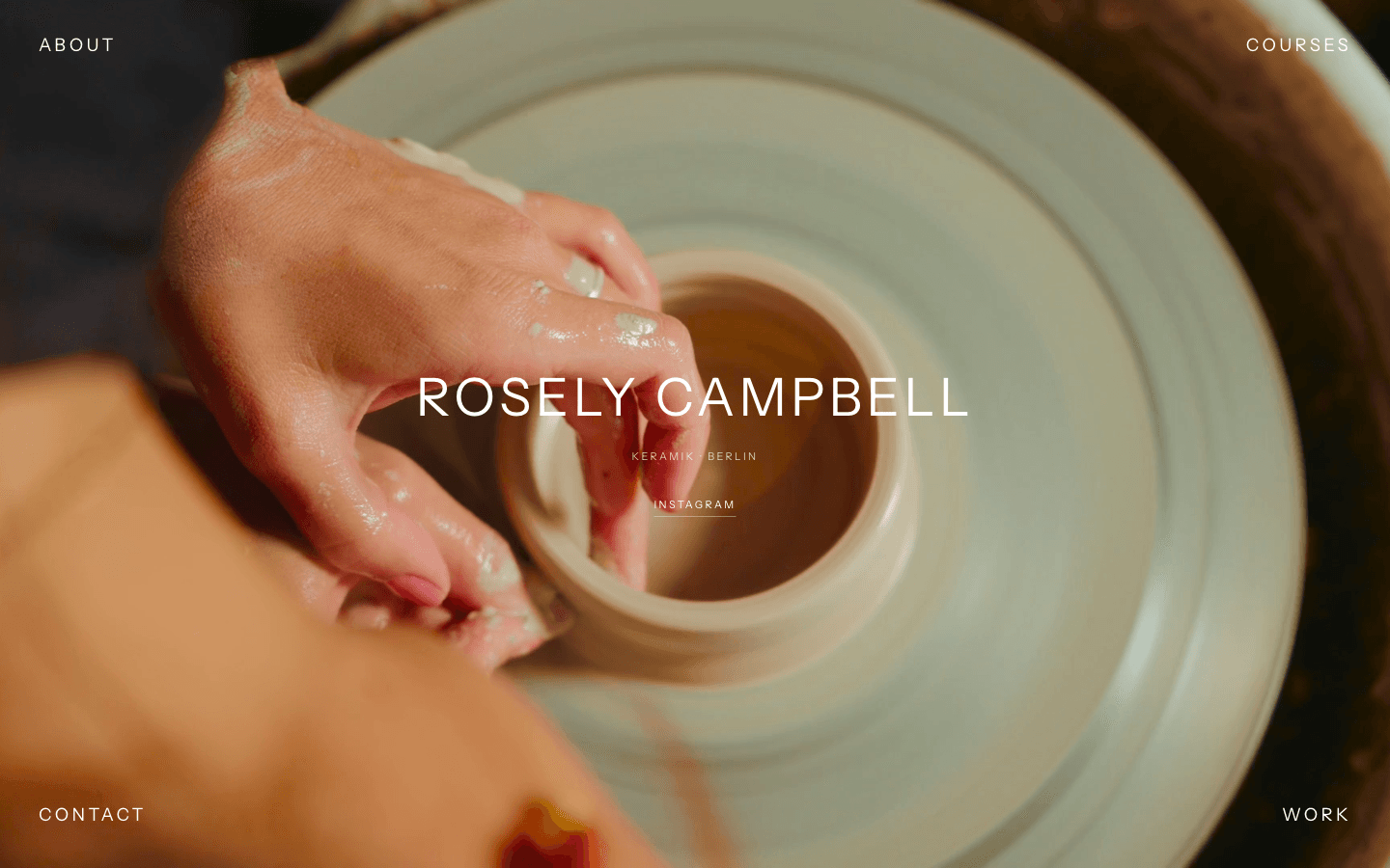 Screenshot of the Campbell Ceramics homepage: hands at the wheel, ceramics Berlin