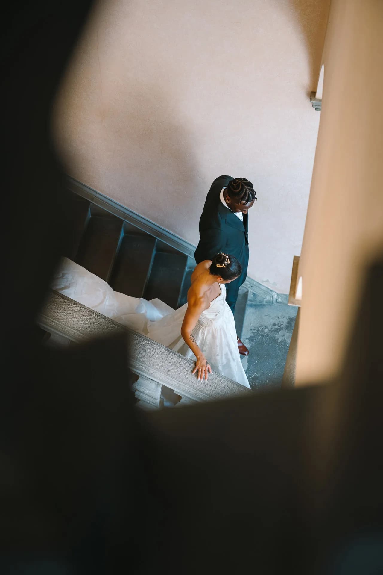 Bride and groom from above in a stairwell, Isa and Madu’s wedding
